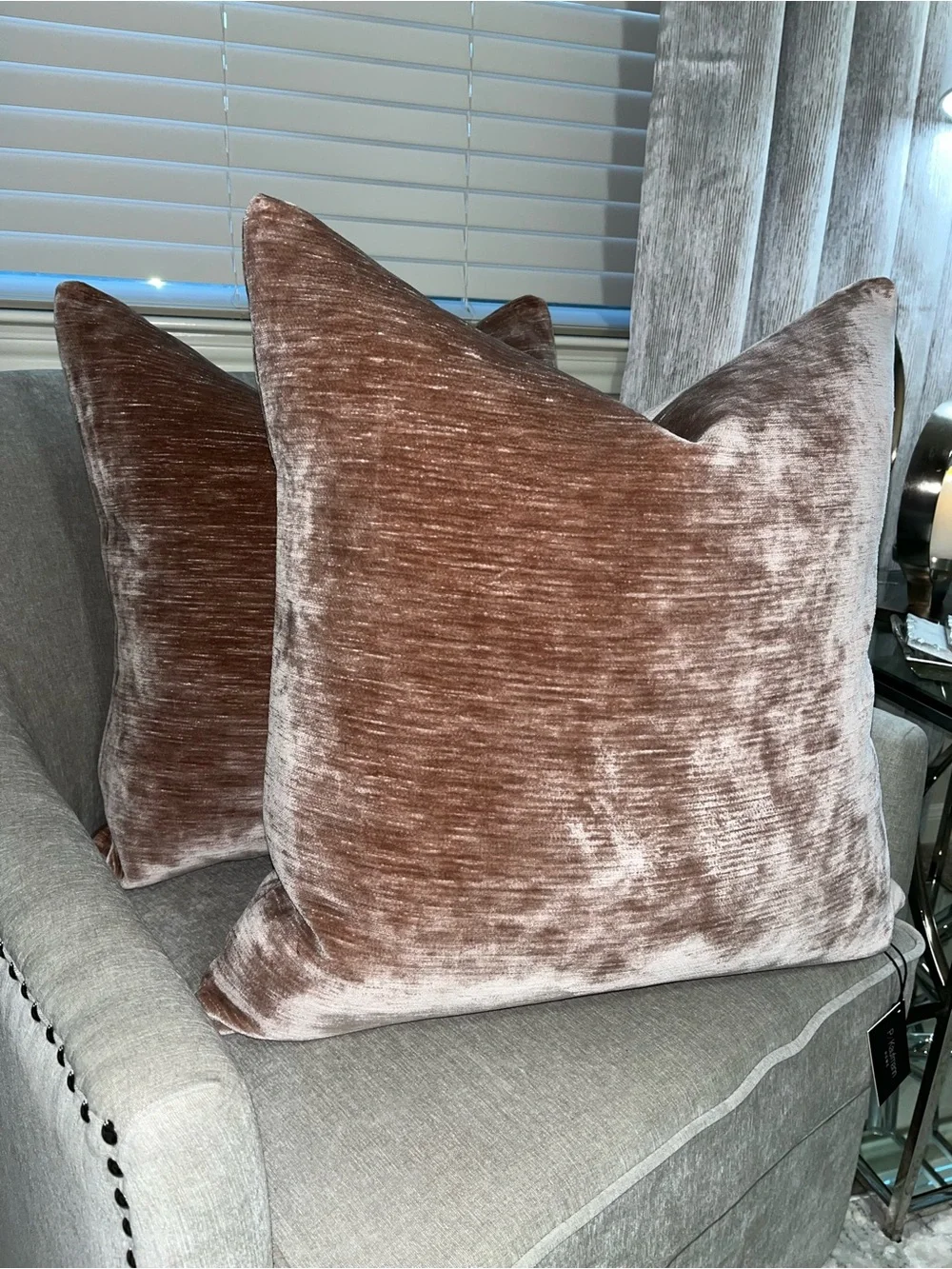 1-NWT P/Kaufmann Mauve  velvet luxury decorative pillow